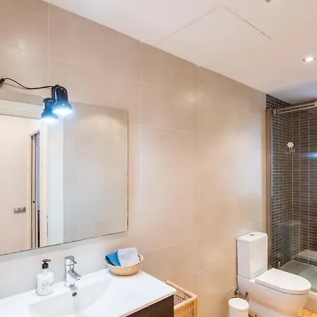 One Bedroom Close To Apartment *